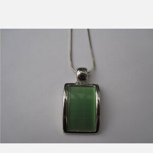 Elegant Silver tone and Green Pendant Necklace Lila